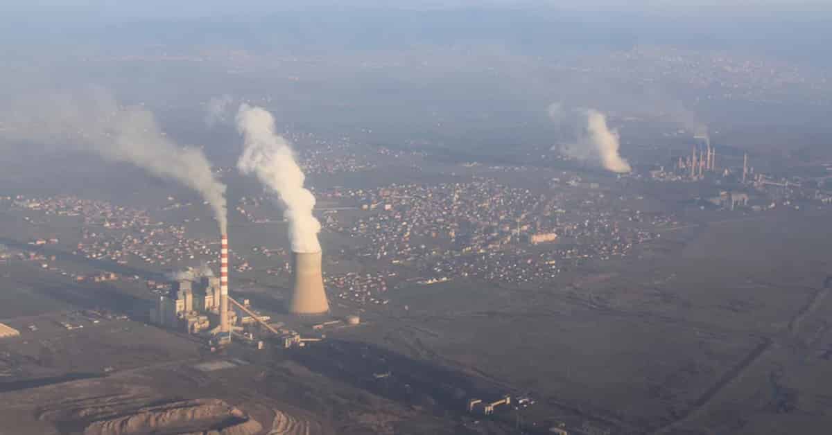 Raporti, ndotja e ajrit tejkalon normat ne disa qytete, nga Tirana ne Korce e Elbasan